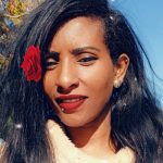 מתקשרת באמצעות קלפי טארוט