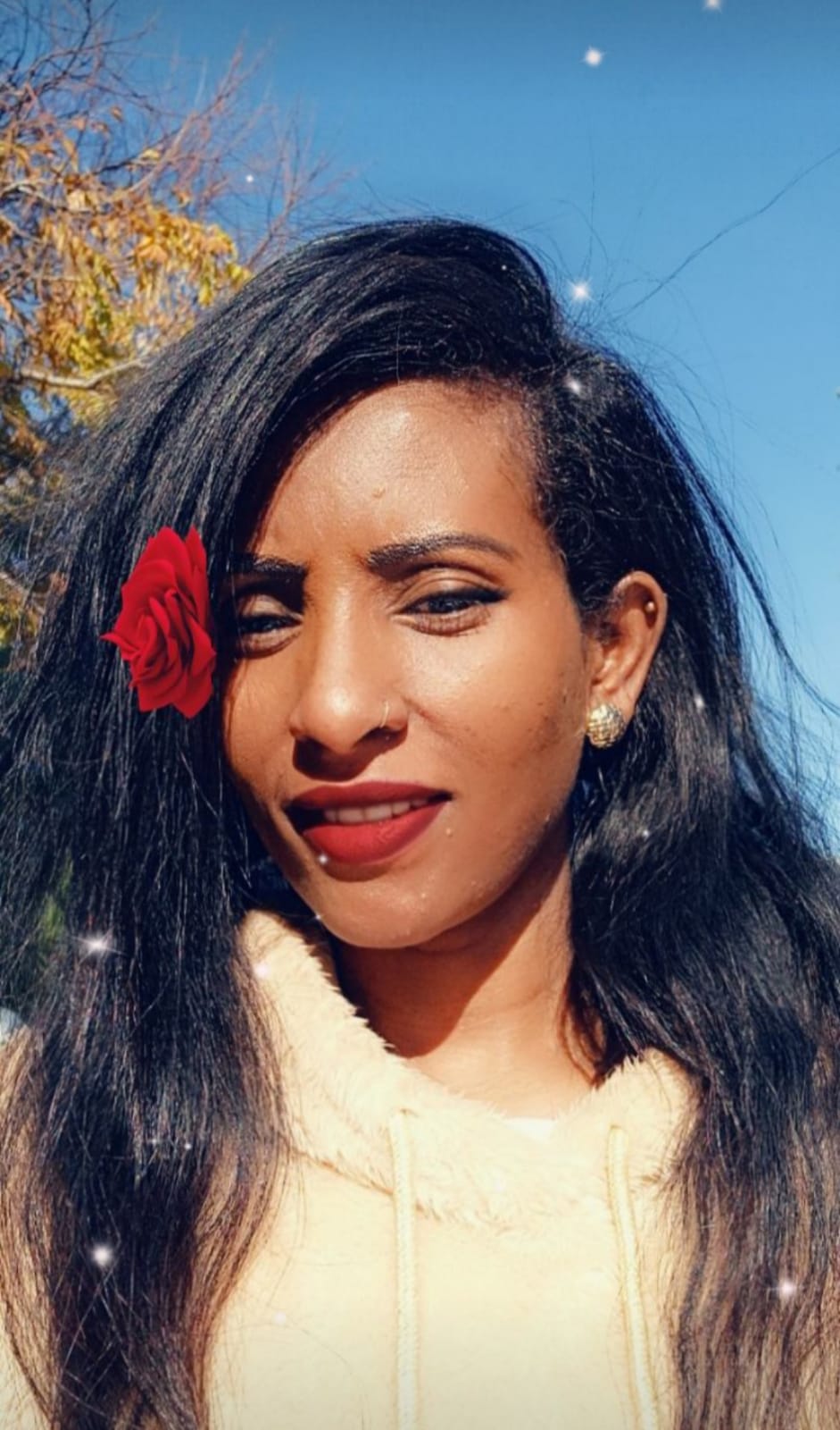 מתקשרת באמצעות קלפי טארוט