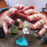 טל מומחה בנמרולוגיה בשיטה בלעדית של איזוני שמות דרך הצאקרות